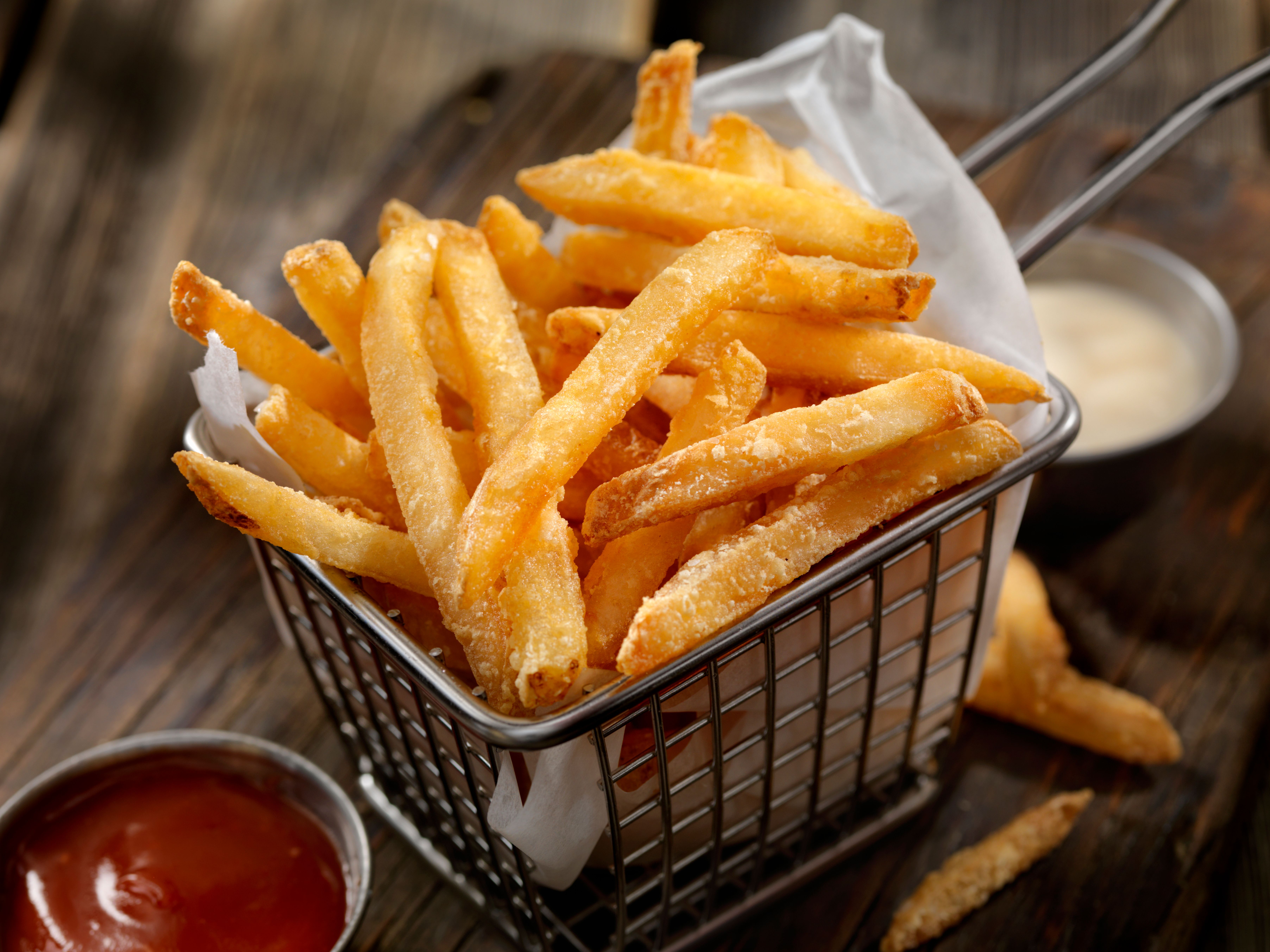 Frites plus saines : une technique révèle le secret du croustillant