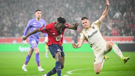 Lille écrase Lens 3-0 et relance la course au titre derrière le PSG