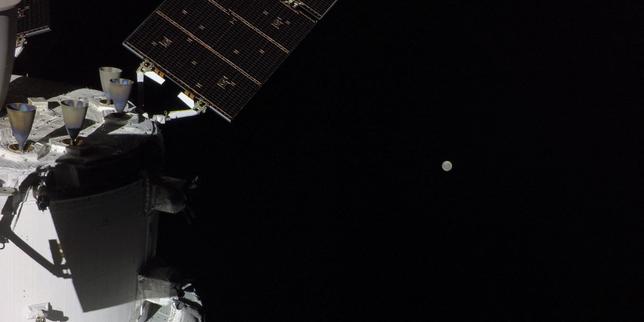 Artemis-2 : les astronautes photographient la face cachée lunaire
